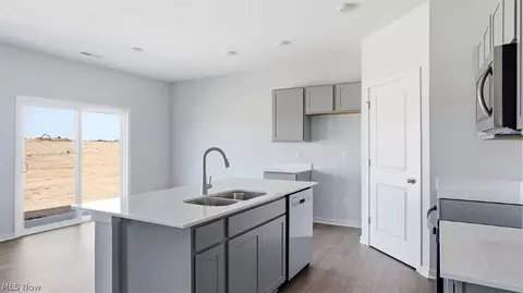 Kitchen - 109 Fippenny Pl, Mount Vernon, OH 43050 photo 5 of 5