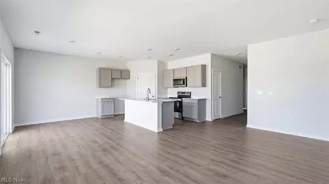Entry Way - 109 Fippenny Pl, Mount Vernon, OH 43050 photo 3 of 3