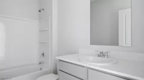 Bath - 109 Fippenny Pl, Mount Vernon, OH 43050 photo 4 of 5