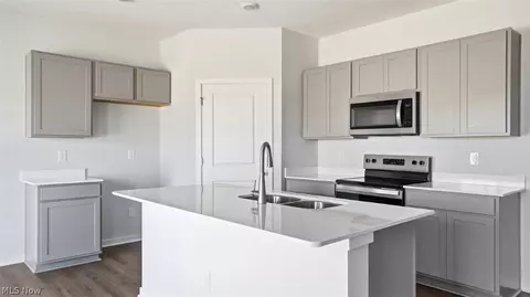 Kitchen - 109 Fippenny Pl, Mount Vernon, OH 43050 photo 1 of 5