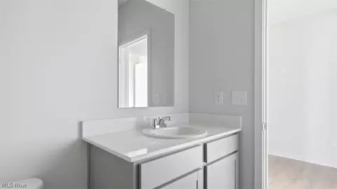 Bath - 109 Fippenny Pl, Mount Vernon, OH 43050 photo 3 of 5