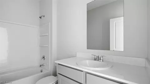 Bath - 109 Fippenny Pl, Mount Vernon, OH 43050 photo 2 of 5