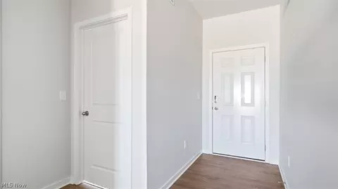 Entry Way - 109 Fippenny Pl, Mount Vernon, OH 43050 photo 1 of 3