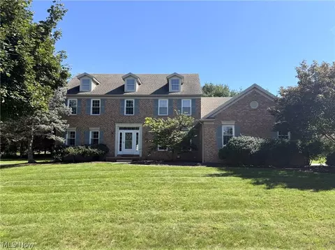 6636 Olde Stone Cir NE, Canton, OH 44721