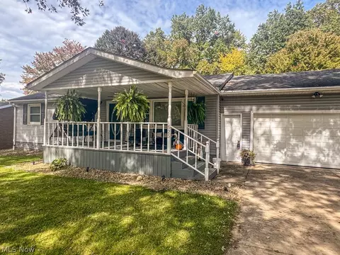 525 Towson Dr NW, Warren, OH 44483