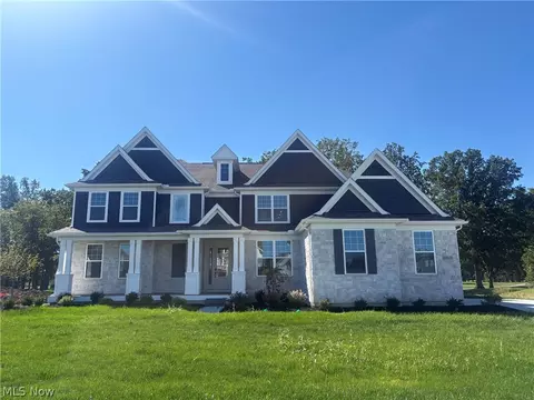 32625 Royal Troon Dr, Avon Lake, OH 44012