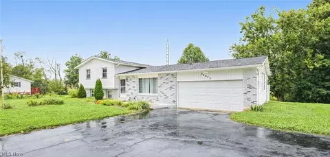 26872 Winona Rd, Homeworth, OH 44634