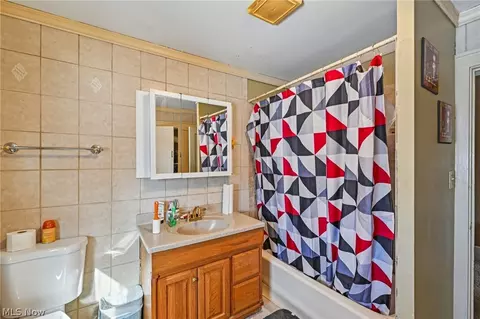 Bath - 123 Melrose Ave, Boardman, OH 44512 photo 3 of 3