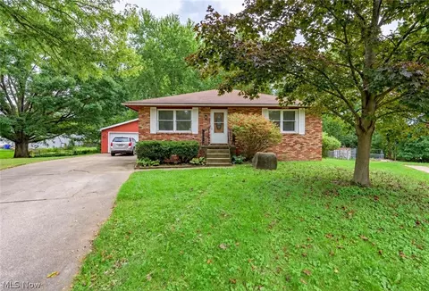 3744 Pelham Ln, Kent, OH 44240