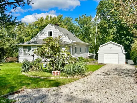 351 Perry Rd, Tallmadge, OH 44278