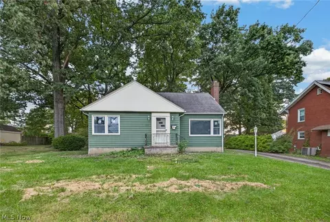 132 S Main St, Austintown, OH 44515