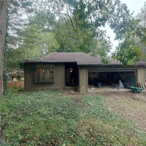 6407 Woodmoor Ave NW, Canton, OH 44718