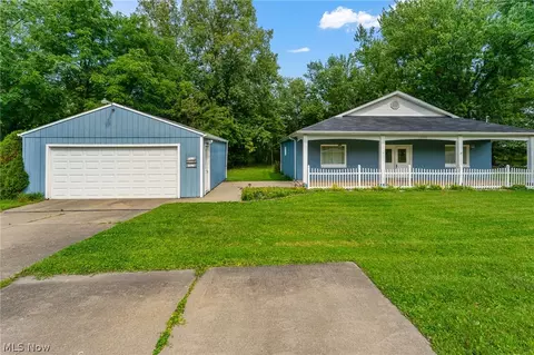 13597 Woodworth Rd, New Springfield, OH 44443