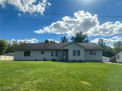 419 Secrist Ln, Girard, OH 44420