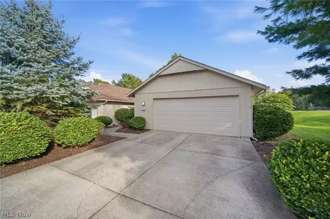 21600 Oak Bark Trl, Strongsville, OH 44149