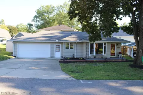 226 Willowwood Dr, Chippewa Lake, OH 44215