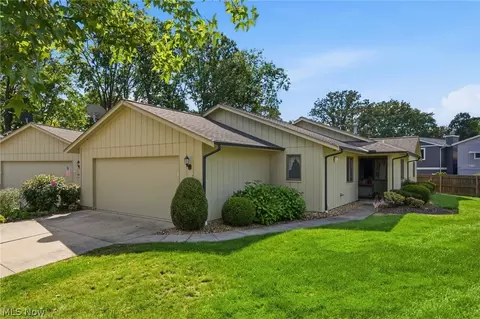19407 Co Moor Blvd, Strongsville, OH 44149