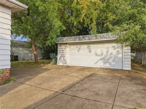 Exterior - 819 E 261st St, Euclid, OH 44132 photo 6 of 7