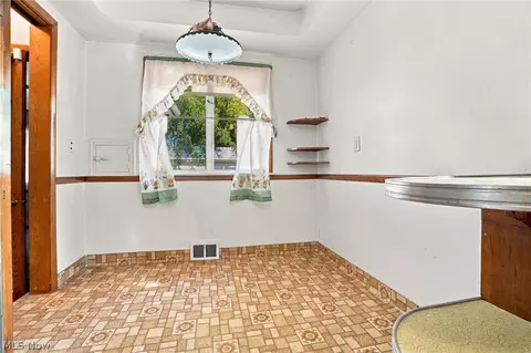 Kitchen - 819 E 261st St, Euclid, OH 44132 photo 2 of 4