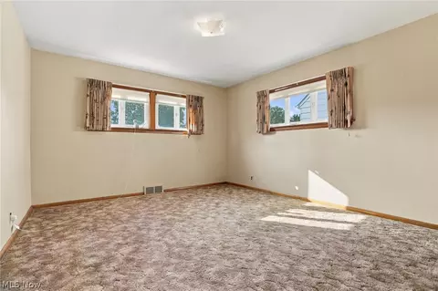 Bedroom - 819 E 261st St, Euclid, OH 44132 photo 3 of 4