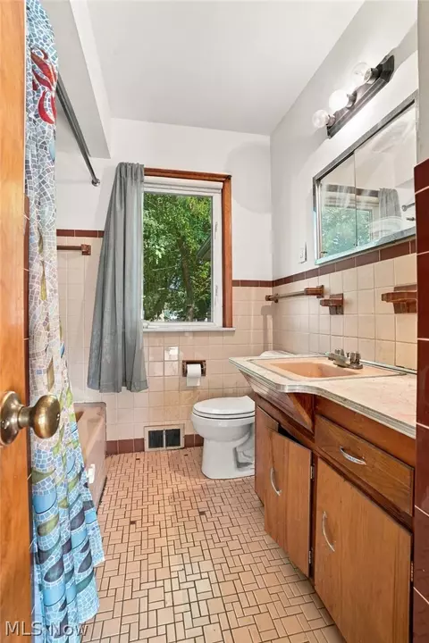 Bath - 819 E 261st St, Euclid, OH 44132 photo 1 of 1