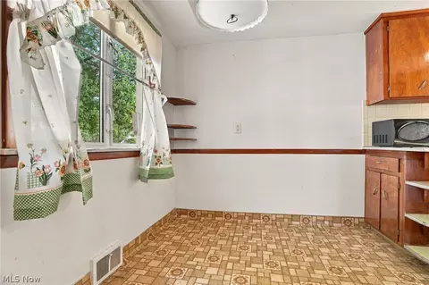 Kitchen - 819 E 261st St, Euclid, OH 44132 photo 1 of 4