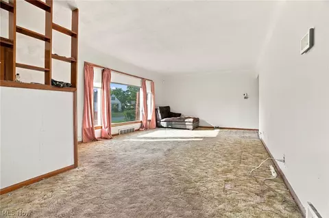 Living - 819 E 261st St, Euclid, OH 44132 photo 3 of 5
