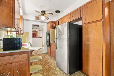 Kitchen - 819 E 261st St, Euclid, OH 44132 photo 3 of 4