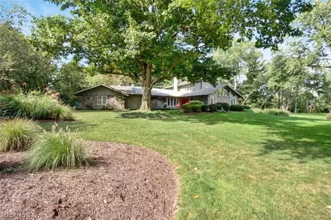 2025 Lyndway Rd, Cleveland, OH 44121