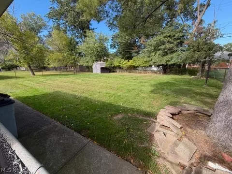 Exterior - 569 Hemlock Dr, Euclid, OH 44132 photo 3 of 3