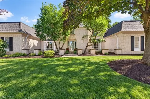 1265 Grenada Dr NE, Canton, OH 44714
