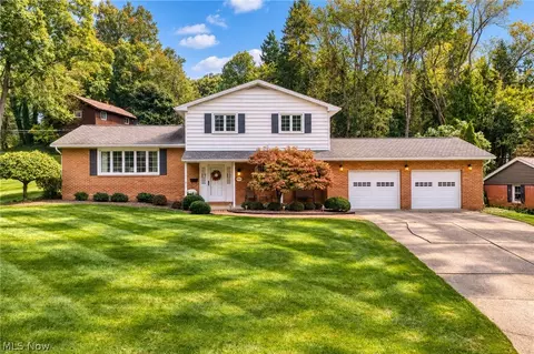 802 Deerfield Ln NE, Massillon, OH 44646