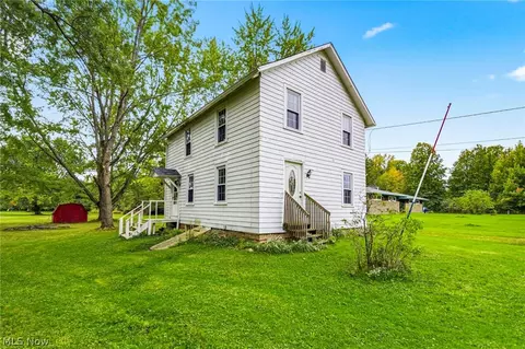 8646 Billings Rd, Kirtland, OH 44094