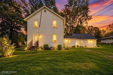 8646 Billings Rd, Kirtland, OH 44094