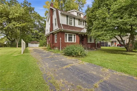 1334 Beechcrest St NW, Warren, OH 44485