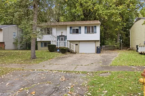 3106 Williamsburg St NW, Warren, OH 44485