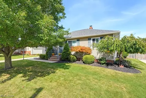 11052 Naomi Dr, Parma, OH 44130