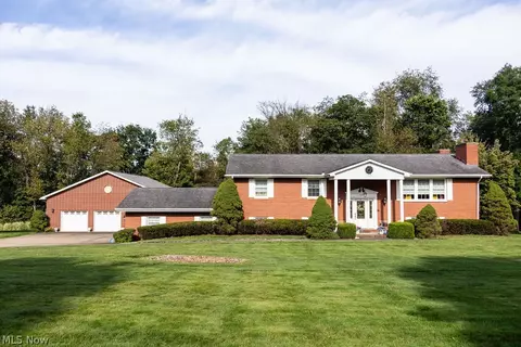 215 Boyce Dr, Chester, WV 26034