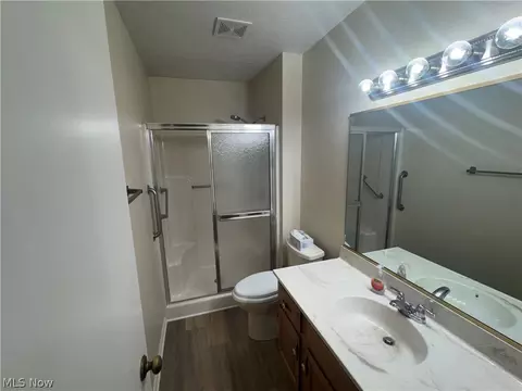 Bath - 1331 Fox Run Dr #4, Boardman, OH 44512 photo 1 of 2