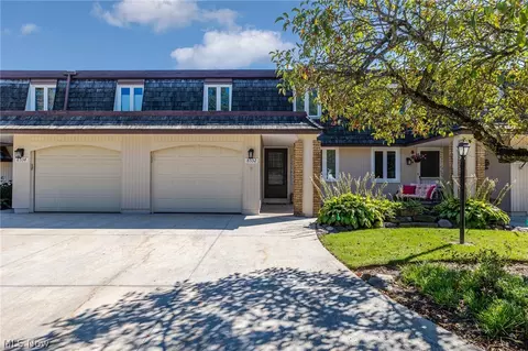 8532 Tanglewood Trl, Chagrin Falls, OH 44023