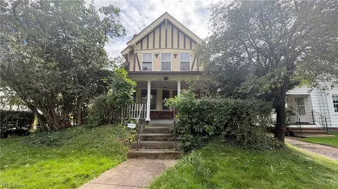3326 E Berkshire Rd E, Cleveland Heights, OH 44118