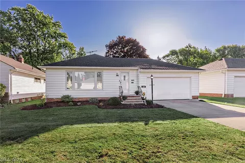 1673 Chelmsford Rd, Mayfield Heights, OH 44124