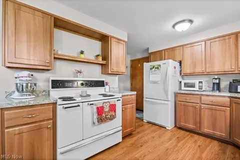 Kitchen - 3568 Mountview Ave, Alliance, OH 44601 photo 3 of 5
