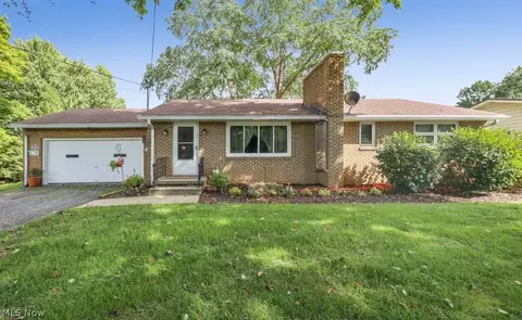Exterior - 3568 Mountview Ave, Alliance, OH 44601 photo 2 of 4