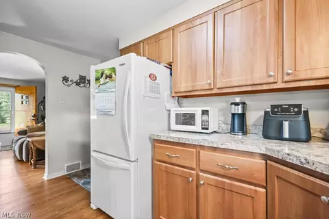 Kitchen - 3568 Mountview Ave, Alliance, OH 44601 photo 4 of 5