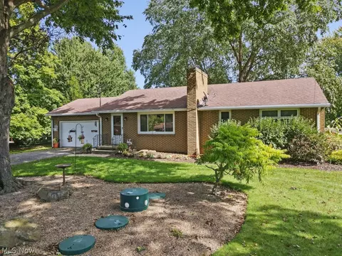 Exterior - 3568 Mountview Ave, Alliance, OH 44601 photo 4 of 4
