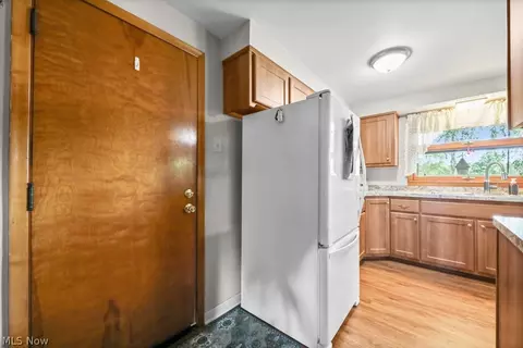 Entry Way - 3568 Mountview Ave, Alliance, OH 44601 photo 1 of 1