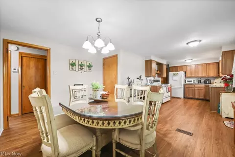 Dining - 3568 Mountview Ave, Alliance, OH 44601 photo 3 of 3