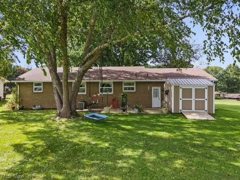 Exterior - 3568 Mountview Ave, Alliance, OH 44601 photo 3 of 4