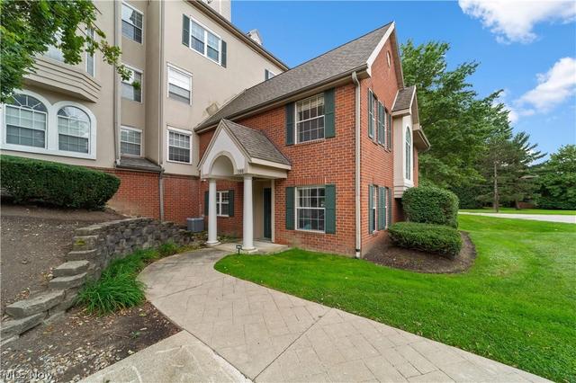 180 Fox Hollow Dr, Mayfield Heights, OH 44124